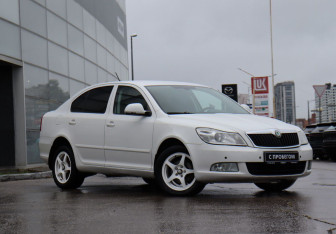 Подержанный автомобиль Skoda Octavia Liftback 2011 года (3 фото)