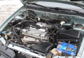 Подержанный автомобиль Mitsubishi Carisma Sedan 2003 года (14 фото)