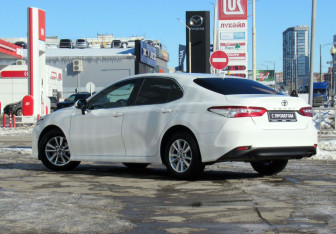 Подержанный автомобиль Toyota Camry Sedan 2018 года (7 фото)