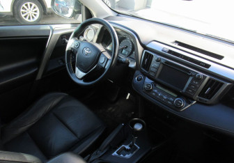 Подержанный автомобиль Toyota RAV4 2013 года (12 фото)