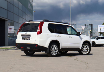 Подержанный автомобиль Nissan X-Trail 2012 года (5 фото)