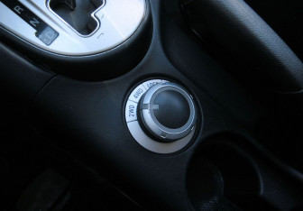 Подержанный автомобиль Citroen C-Crosser 2011 года (18 фото)