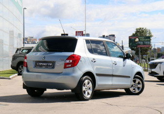 Подержанный автомобиль Skoda Fabia Hatchback 2010 года (5 фото)