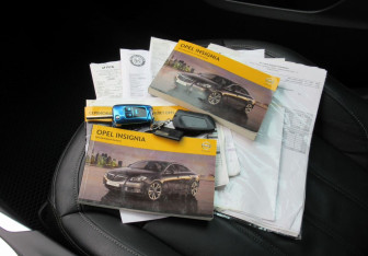 Подержанный автомобиль Opel Insignia Sedan 2012 года (17 фото)