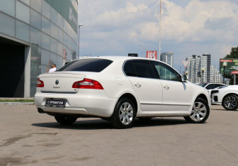 Подержанный автомобиль Skoda Superb Liftback 2012 года (5 фото)