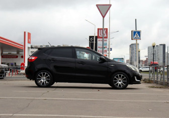Подержанный автомобиль Kia Rio Hatchback 2013 года (4 фото)