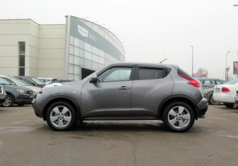 Подержанный автомобиль Nissan Juke 2011 года (8 фото)