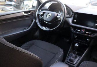 Подержанный автомобиль Skoda Rapid Liftback 2021 года (12 фото)