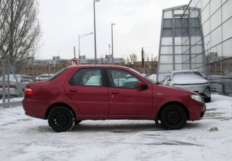 Подержанный автомобиль Fiat Albea 2007 года (4 фото)