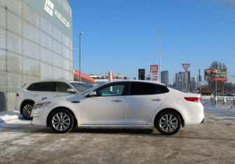 Подержанный автомобиль Kia Optima Sedan 2017 года (8 фото)