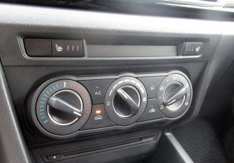 Подержанный автомобиль Mazda 3 Sedan 2013 года (15 фото)