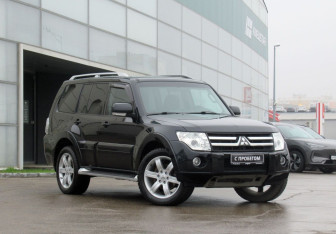 Подержанный автомобиль Mitsubishi Pajero 2008 года (3 фото)