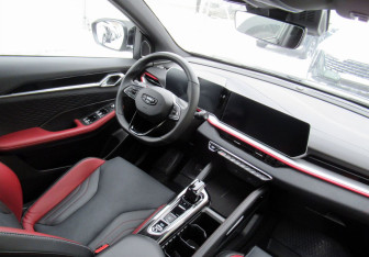 Подержанный автомобиль Geely Coolray 2023 года (20 фото)