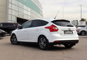 Подержанный автомобиль Ford Focus Hatchback 2012 года (7 фото)