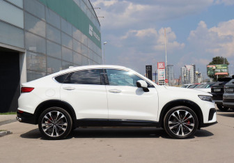 Подержанный автомобиль Geely Tugella 2023 года (24 фото)