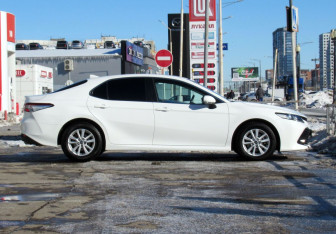 Подержанный автомобиль Toyota Camry Sedan 2018 года (4 фото)