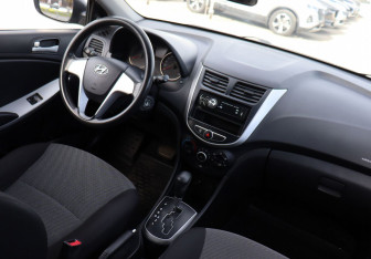 Подержанный автомобиль Hyundai Solaris Sedan 2011 года (12 фото)