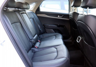 Подержанный автомобиль Kia K5 2022 года (11 фото)