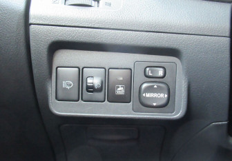 Подержанный автомобиль Toyota Corolla Sedan 2007 года (12 фото)