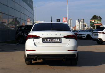Подержанный автомобиль Skoda Rapid Liftback 2021 года (6 фото)