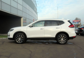 Подержанный автомобиль Nissan X-Trail 2019 года (8 фото)