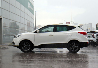 Подержанный автомобиль Hyundai ix35 2014 года (8 фото)