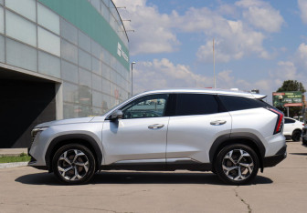 Подержанный автомобиль Geely Atlas 2024 года (8 фото)