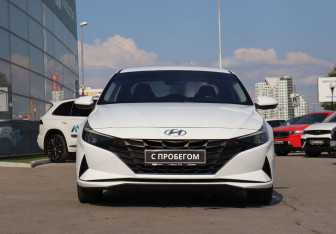 Подержанный автомобиль Hyundai Elantra Sedan 2021 года (2 фото)