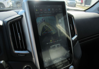 Подержанный автомобиль Toyota Land Cruiser Suv 2020 года (16 фото)