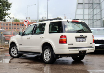 Подержанный автомобиль Ford Explorer 2008 года (7 фото)