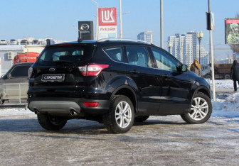 Подержанный автомобиль Ford Kuga 2018 года (5 фото)