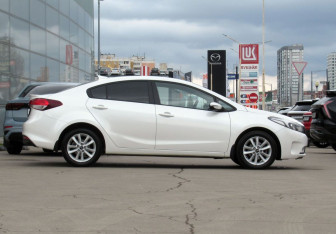 Подержанный автомобиль Kia Cerato Sedan 2018 года (4 фото)