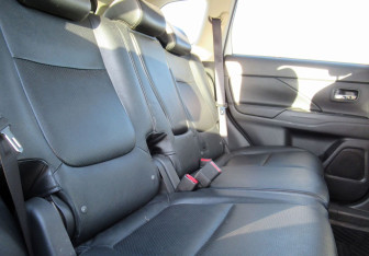 Подержанный автомобиль Mitsubishi Outlander 2016 года (12 фото)