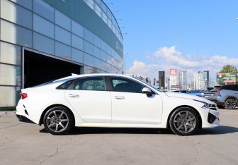 Подержанный автомобиль Kia K5 2022 года (4 фото)