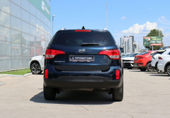Подержанный автомобиль Kia Sorento 2017 года (6 фото)