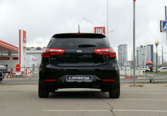 Подержанный автомобиль Kia Rio Hatchback 2013 года (6 фото)