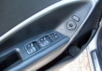 Подержанный автомобиль Hyundai Santa Fe 2017 года (14 фото)