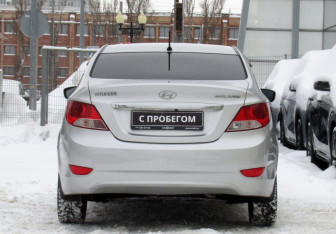 Подержанный автомобиль Hyundai Solaris Sedan 2011 года (6 фото)