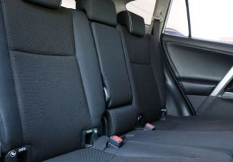 Подержанный автомобиль Toyota RAV4 2018 года (11 фото)