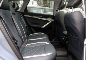 Подержанный автомобиль Geely Atlas 2024 года (12 фото)