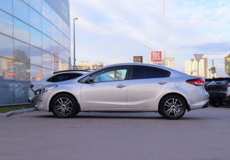Подержанный автомобиль Kia Cerato Sedan 2018 года (8 фото)