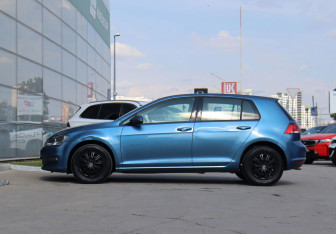 Подержанный автомобиль Volkswagen Golf Hatchback 2013 года (8 фото)