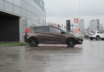 Подержанный автомобиль Hyundai Solaris Hatchback 2014 года (4 фото)