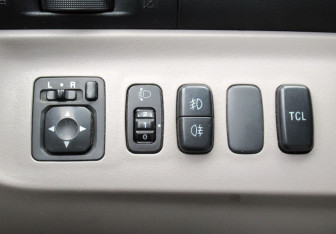 Подержанный автомобиль Mitsubishi Grandis 2007 года (16 фото)