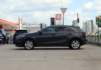 Подержанный автомобиль Kia Ceed Hatchback 2019 года (8 фото)