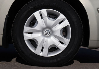 Подержанный автомобиль Nissan Tiida Hatchback 2011 года (9 фото)