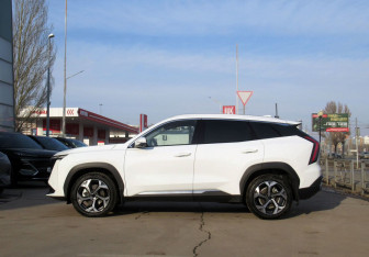 Подержанный автомобиль Geely Atlas 2024 года (8 фото)