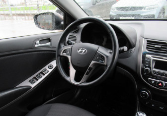 Подержанный автомобиль Hyundai Solaris Hatchback 2014 года (12 фото)