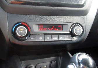 Подержанный автомобиль Kia Rio Sedan 2016 года (16 фото)