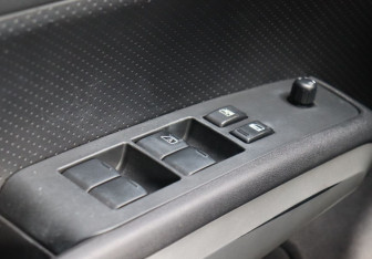 Подержанный автомобиль Nissan X-Trail 2011 года (12 фото)